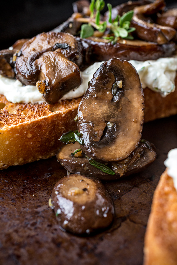 Mushroom Toast | thecozyapron.com