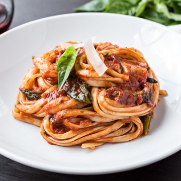 Linguine Pasta with Sausage and Artichoke | thecozyapron.com