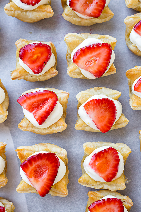 Strawberry Tartlets with Lemon Cream | thecozyapron.com
