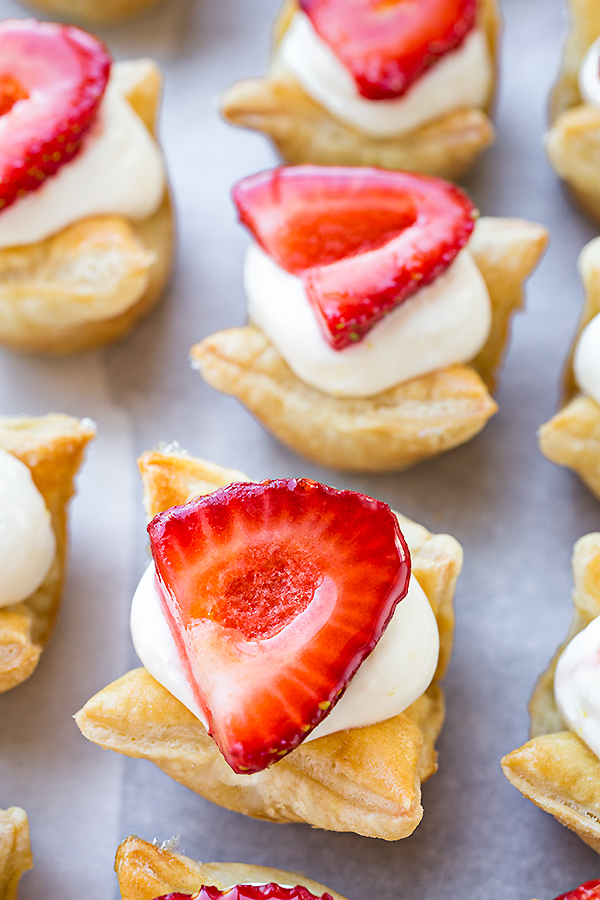 Strawberry Tartlets with Lemon Cream | thecozyapron.com