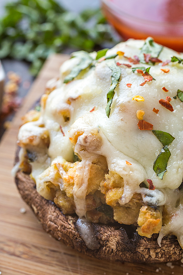 Stuffed Portobello Mushrooms | thecozyapron.com