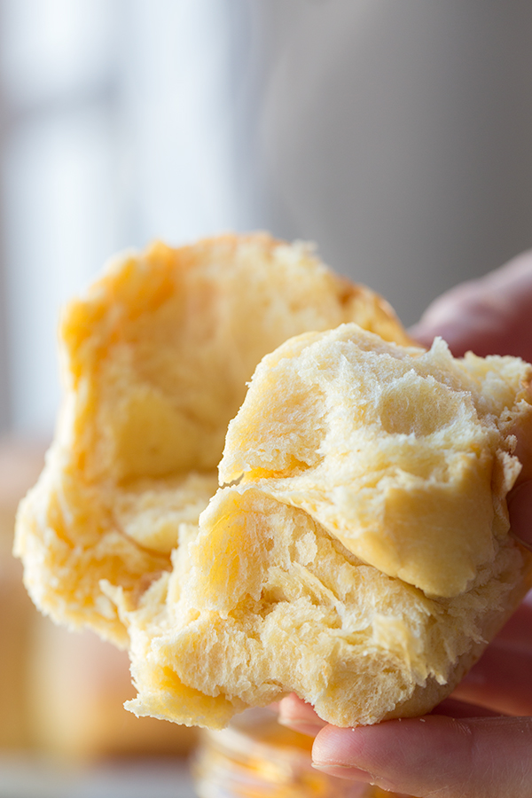 Hot, Fresh Sweet Potato Rolls | thecozyapron.com