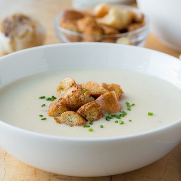 Roasted Garlic Potato Soup | thecozyapron.com