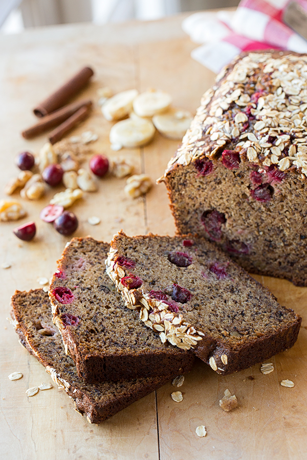 Cranberry Banana Bread | thecozyapron.com