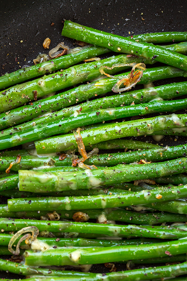 Sauteed Asparagus | thecozyapron.com