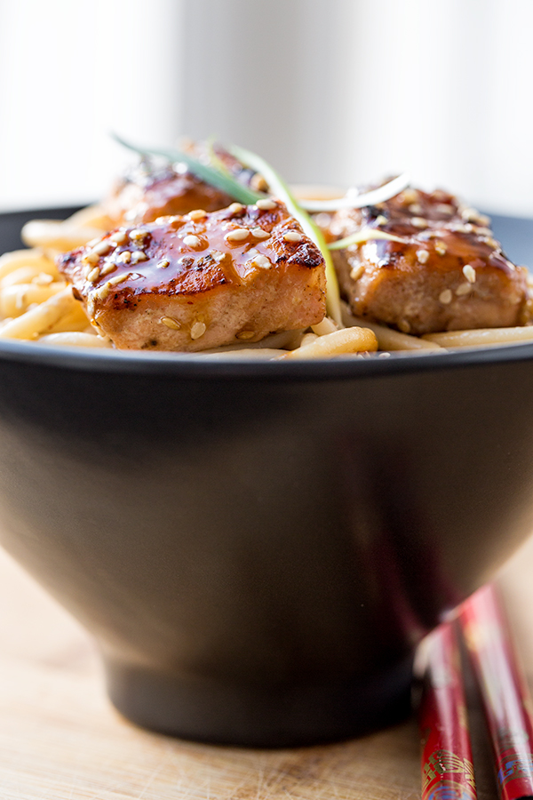 Teriyaki Salmon Bowl | thecozyapron.com
