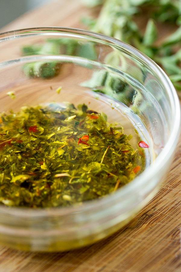 Garlic-Herb Oil for Lemon Chicken Skewers | thecozyapron.com