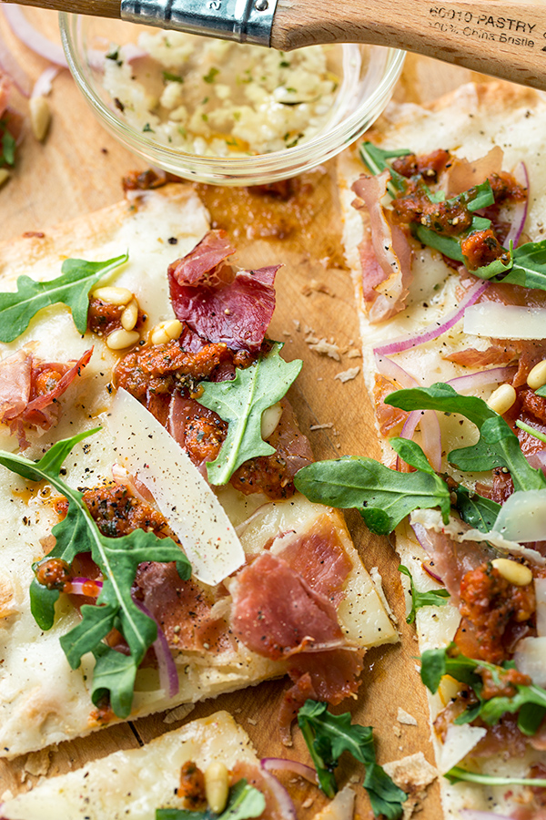 Flatbread Pizza | thecozyapron.com