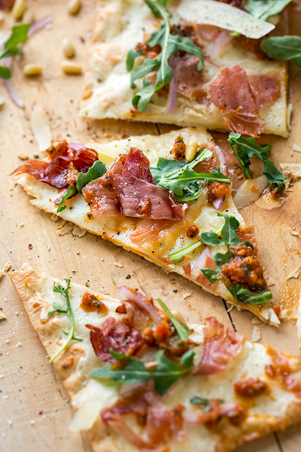 Flatbread Pizza | thecozyapron.com