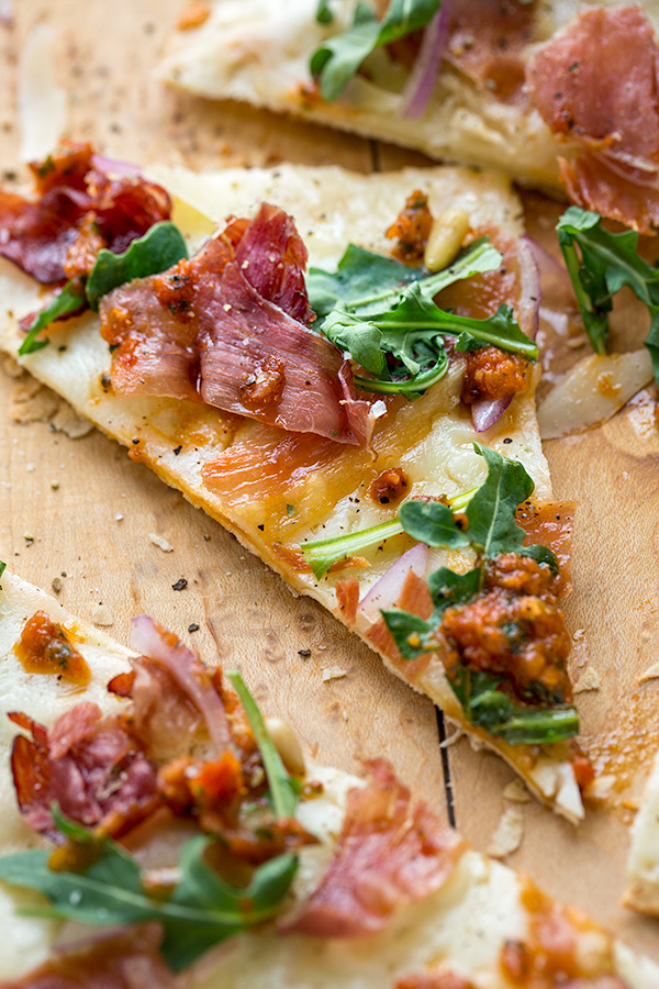 Flatbread Pizza | thecozyapron.com