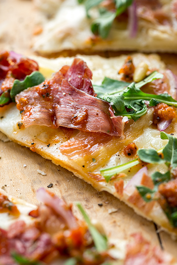 Flatbread Pizza | thecozyapron.com