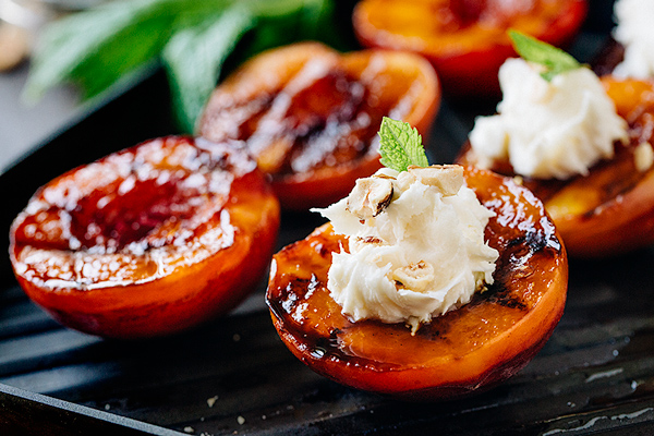 Grilled Peaches with Vanilla Mascarpone