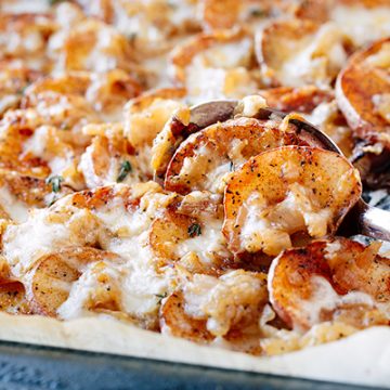 Cheesy Potatoes | thecozyapron.com