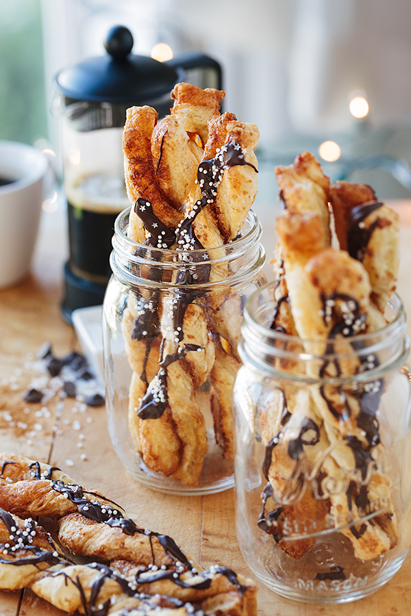 Chocolatey Cinnamon Twists in mason jars | thecozyapron.com