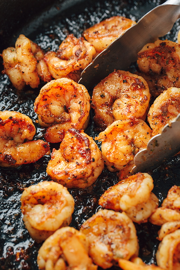 Sizzling Shrimp for Shrimp Fajita Stir Fry | thecozyapron.com