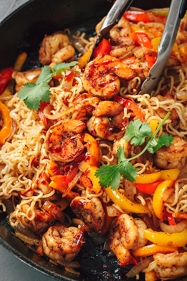 Shrimp Fajita Stir Fry | thecozyapron.com