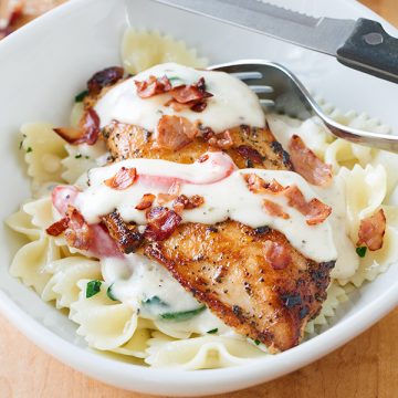Chicken with Garlic Sauce | thecozyapron.com