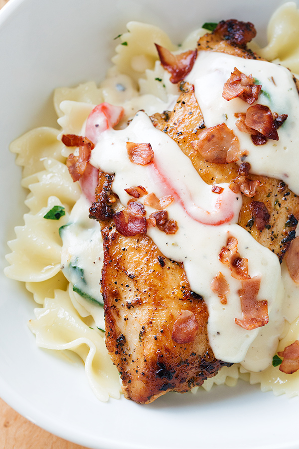 Chicken with Garlic Sauce | thecozyapron.com