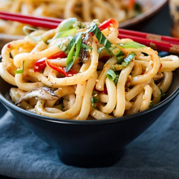 Udon Noodles with Garlic and Sesame | thecozyapron.com