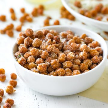 Oven Roasted Chickpeas | thecozyapron.com