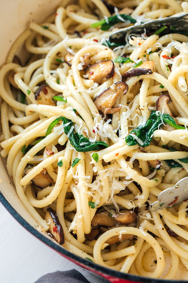 Close Up of Bucatini Pasta with Garlic Butter Sauce | thecozyapron.com