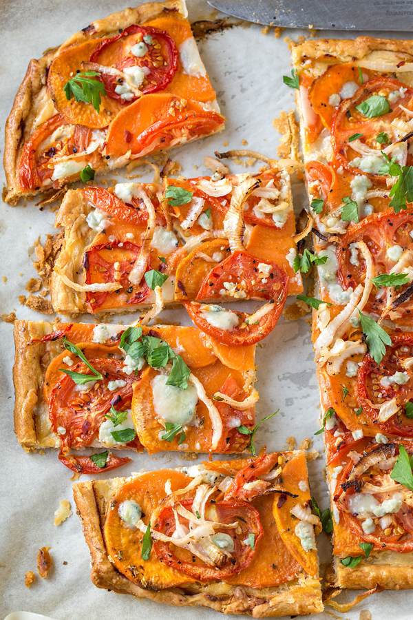Tomato Tart Cut into Slices | thecozyapron.com