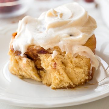 Orange Cinnamon Roll | thecozyapron.com