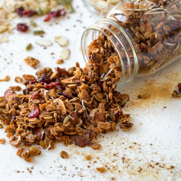 Homemade Granola | thecozyapron.com