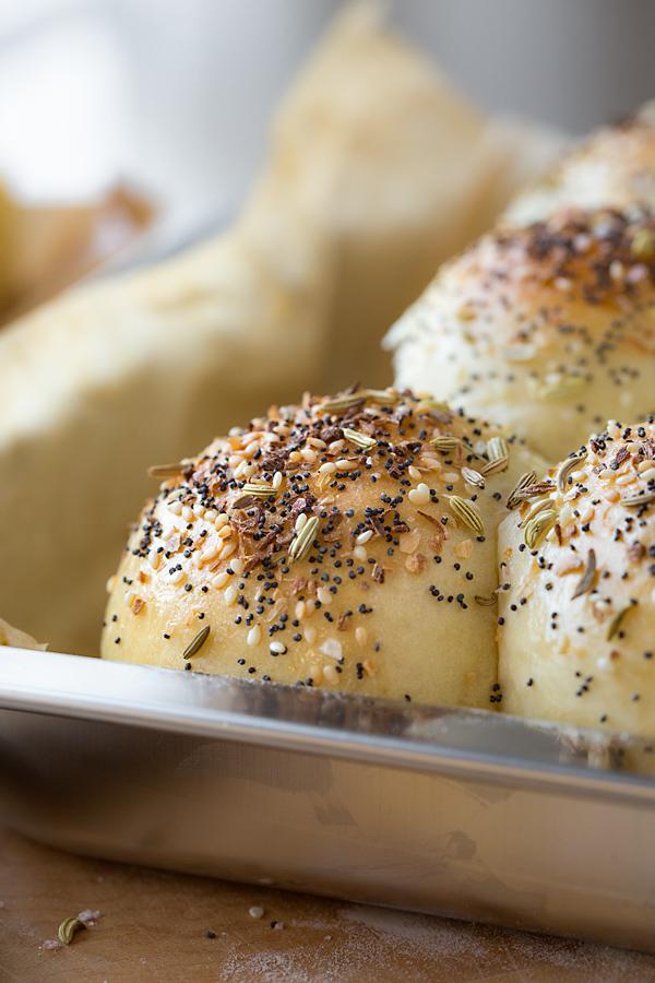 Homemade Rolls with Everything Seasoning in Baking Pan | thecozyapron.com