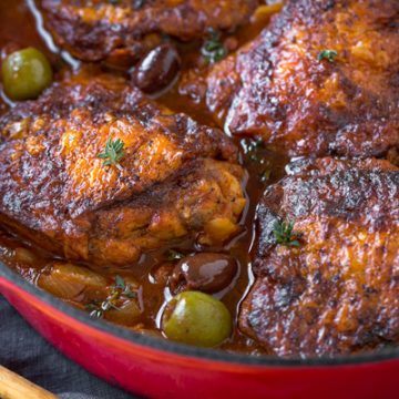 Braised Chicken Thighs | thecozyapron.com
