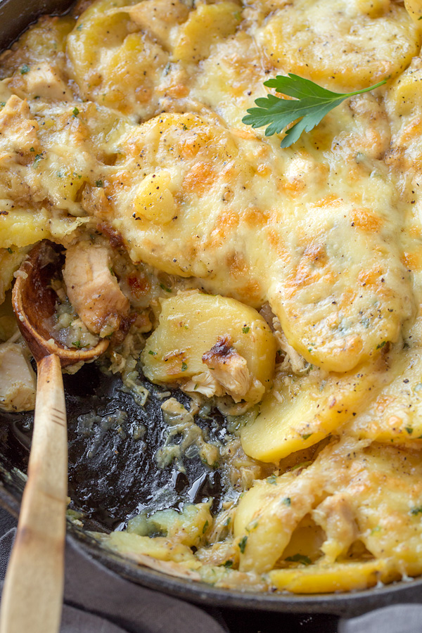Skillet Potatoes with Chicken | thecozyapron.com