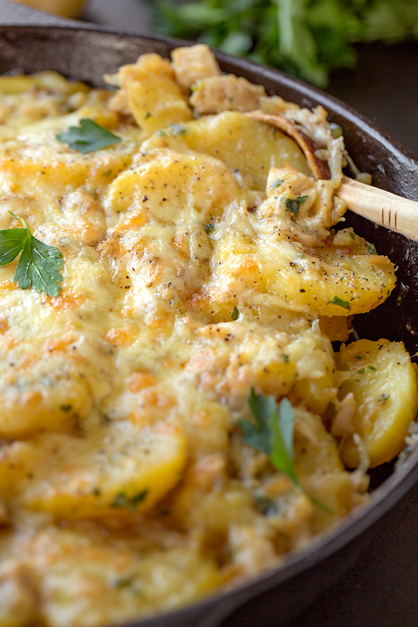 Skillet Potatoes with Chicken | thecozyapron.com