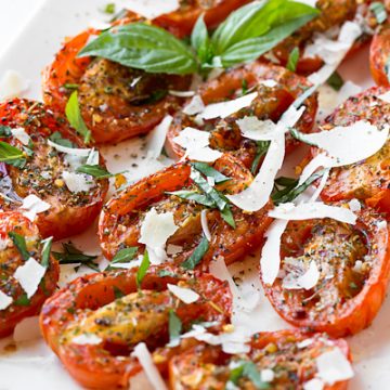 Roasted Tomatoes | thecozyapron.com