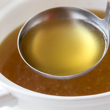 Chicken Broth | thecozyapron.com