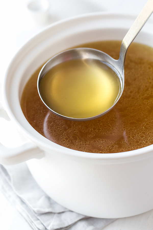 Chicken Broth | thecozyapron.com