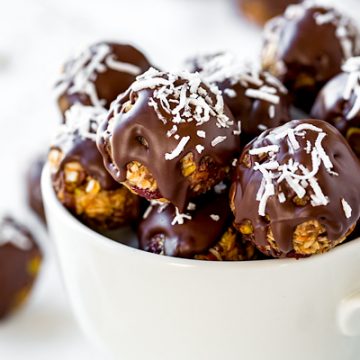 No Bake Energy Bites | thecozyapron.com