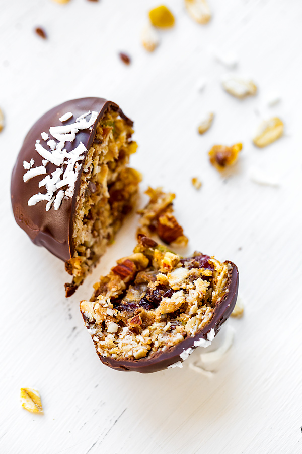 No Bake Energy Bite Cut Open | thecozyapron.com