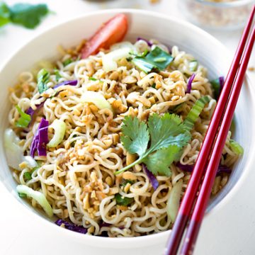 Ramen Noodle Salad | thecozyapron.com
