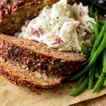 How to Make Meatloaf | thecozyapron.com