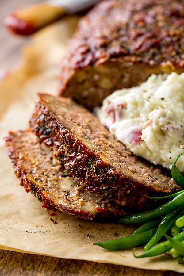 How to Make Meatloaf | thecozyapron.com