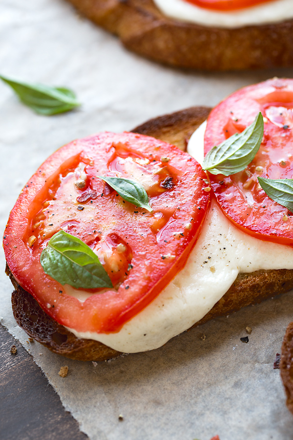 Close-up shot of Caprese Toast | thecozyapron.com
