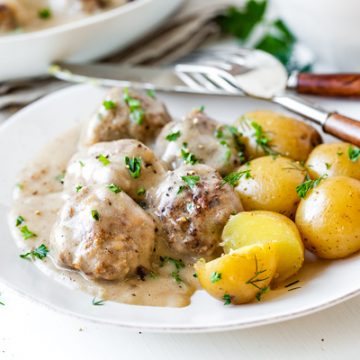 Swedish Meatballs | thecozyapron.com