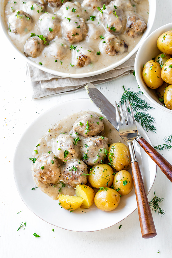 Swedish Meatballs | thecozyapron.com