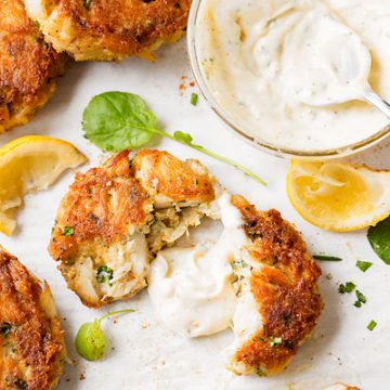 Crab Cakes Recipe | thecozyapron.com
