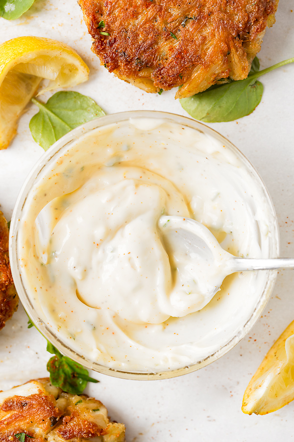 Lemony Chive Mayo Sauce for Crab Cakes | thecozyapron.com