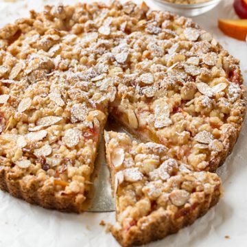 Nectarine Crumb Tart | thecozyapron.com