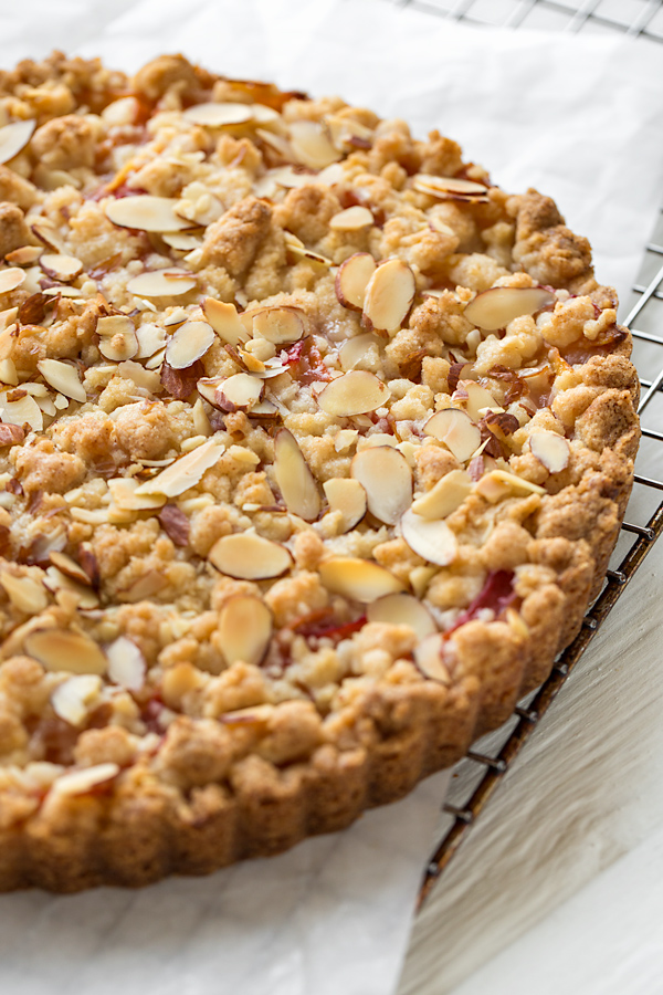 Nectarine Crumb Tart | thecozyapron.com