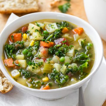 Vegetable Soup | thecozyapron.com