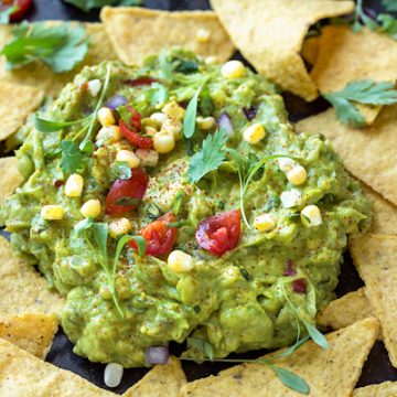 Easy Guacamole Recipe | thecozyapron.com