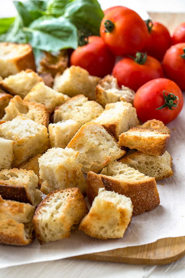 Panzanella Salad Ingredients | thecozyapron.com